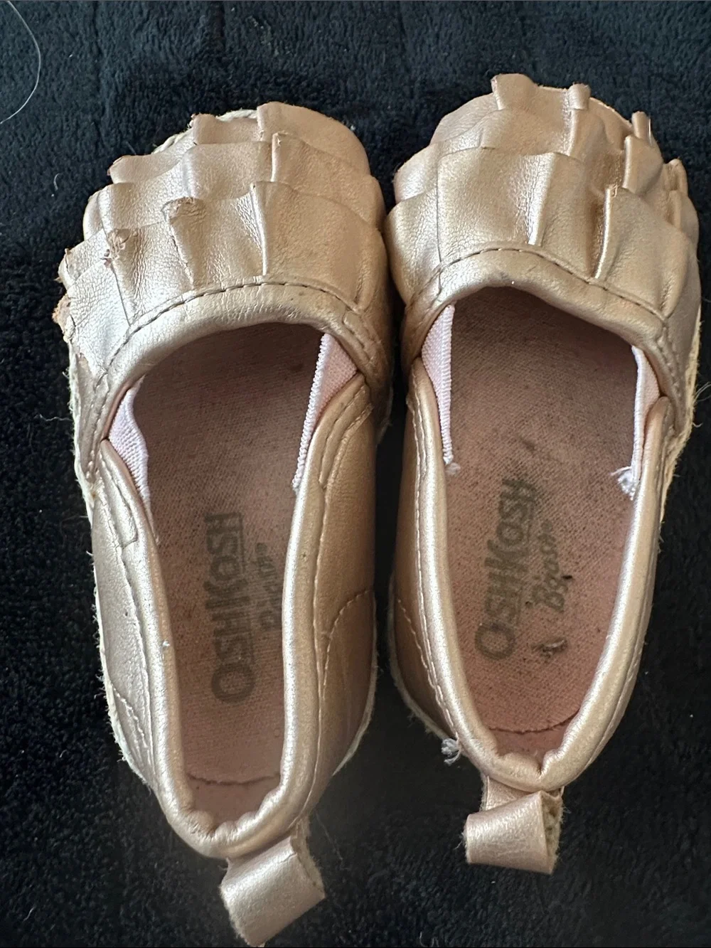 OshKosh B'gosh Metallic Gold Ruffle Slip-Ons SIze 4 adorable